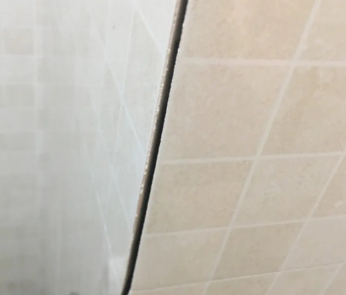 灵石瓷砖空鼓维修公司分享阳台瓷砖脱落的修复过程可以分为以下几个步骤